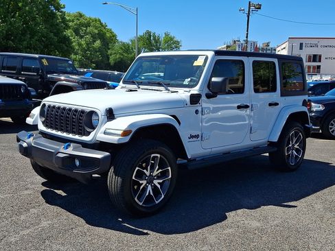 Used 2024 Jeep Wrangler Unlimited w/ Convenience Group AWD/4WD image 3