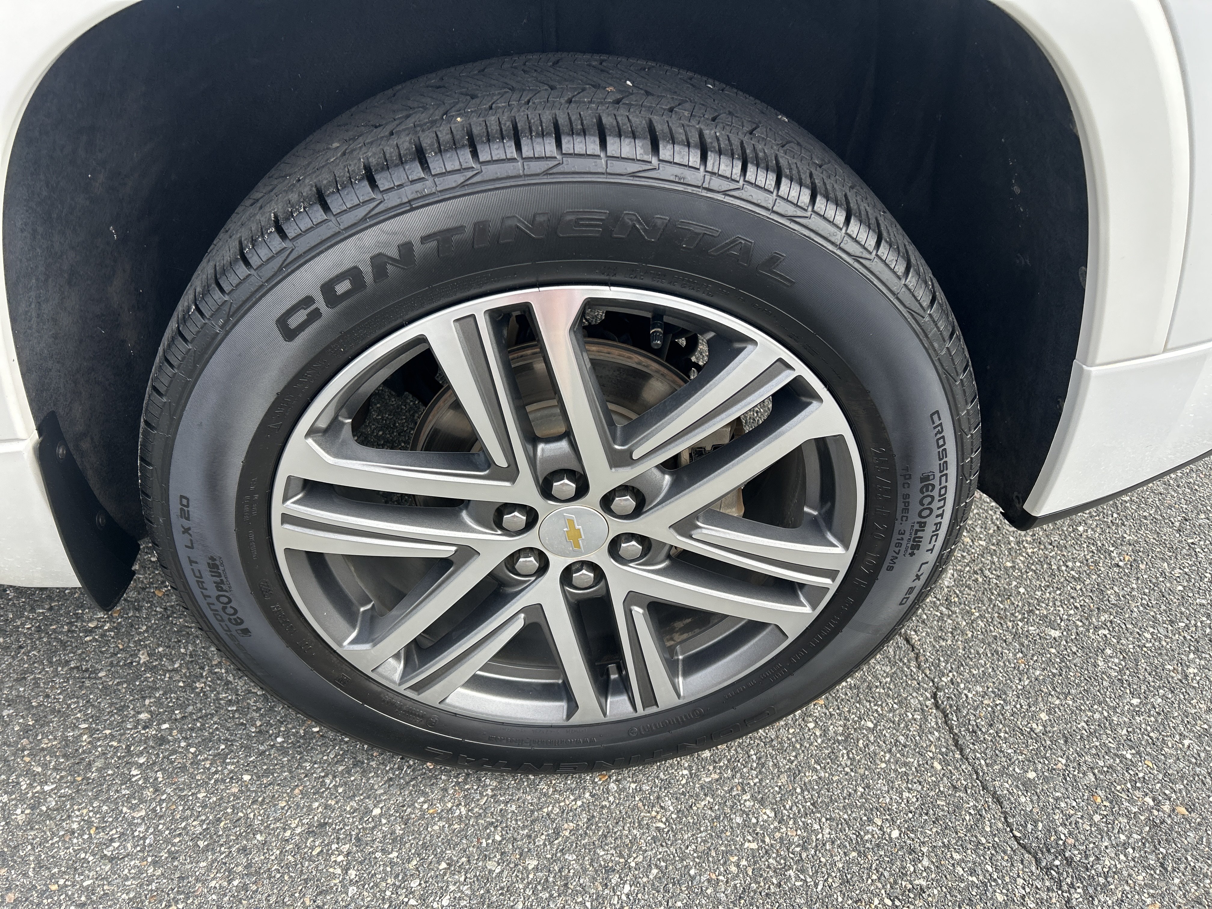 Used 2023 Chevrolet Traverse High Country w/ LPO, Floor Liner Package AWD/4WD image 18