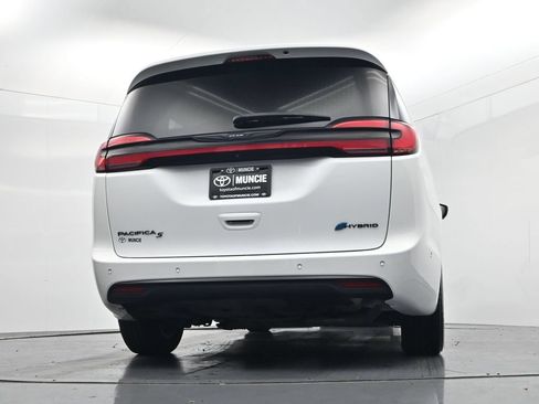 Used 2024 Chrysler Pacifica Limited FWD image 46