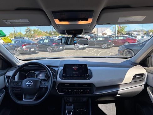 Used 2025 Nissan Rogue SV FWD image 35