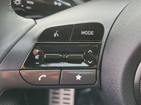 Certified 2025 Hyundai Elantra Sport image 8