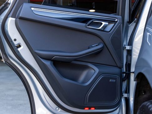 New 2026 Porsche Macan image 44