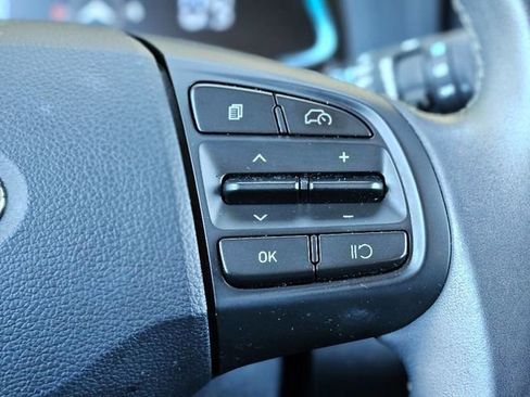 Used 2023 Hyundai Venue Limited image 18