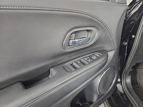 Used 2021 Honda HR-V Touring image 32