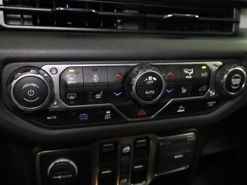 Used 2024 Jeep Wrangler Unlimited Sahara AWD/4WD image 22