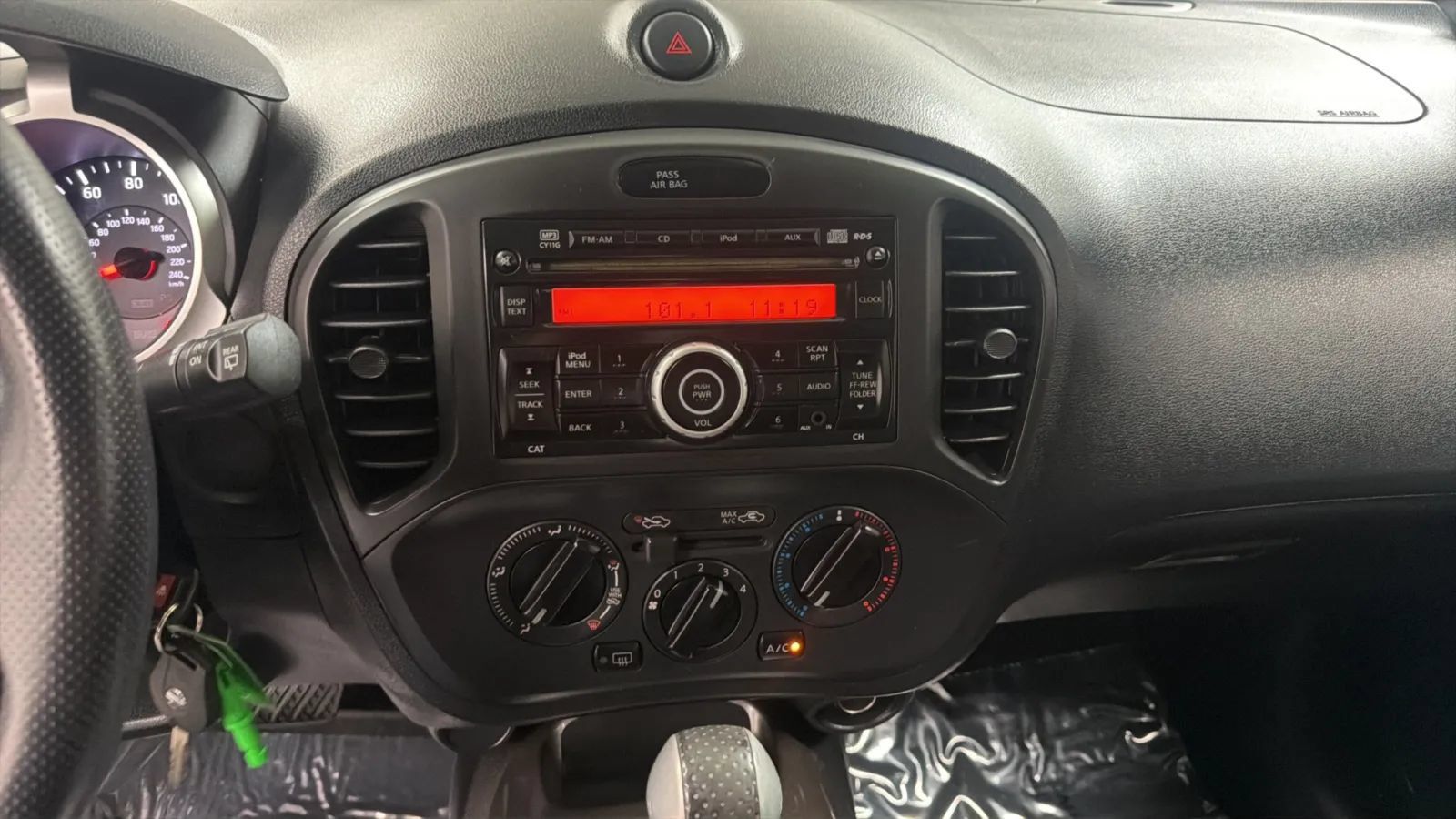 Used 2013 Nissan Juke S FWD image 13