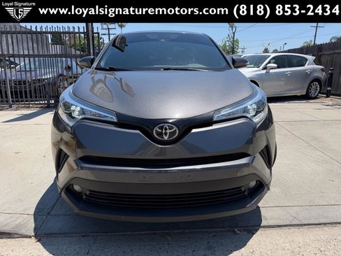 Used 2018 Toyota C-HR XLE FWD image 2