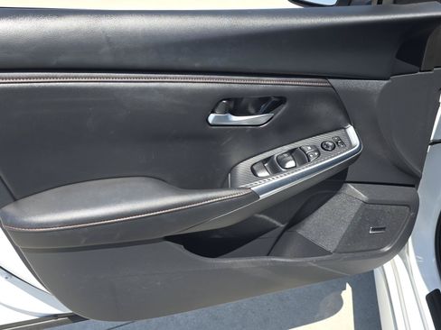 Used 2025 Nissan Sentra SR w/ SR Premium Package FWD image 14