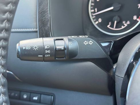 Used 2022 Nissan Pathfinder SL AWD/4WD image 23
