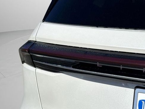 New 2026 Lincoln Nautilus Premier w/ Equipment Group 102A AWD/4WD image 9