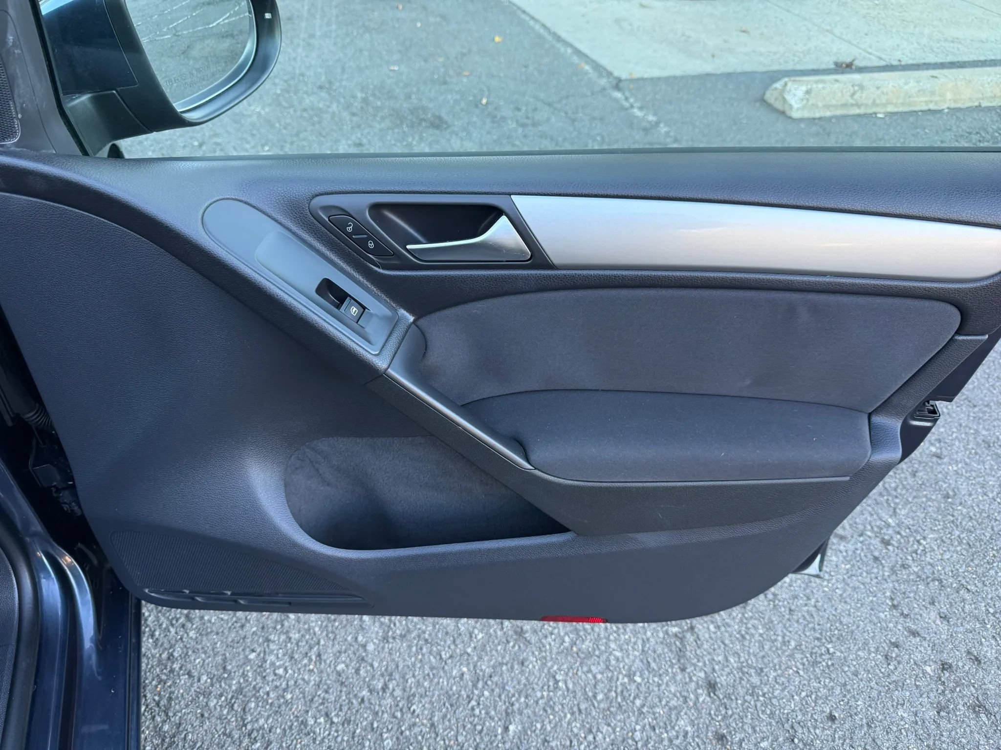 Used 2013 Volkswagen Golf 4-Door FWD image 19