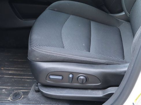 Used 2022 GMC Terrain SLE w/ Driver Convenience Package FWD image 14