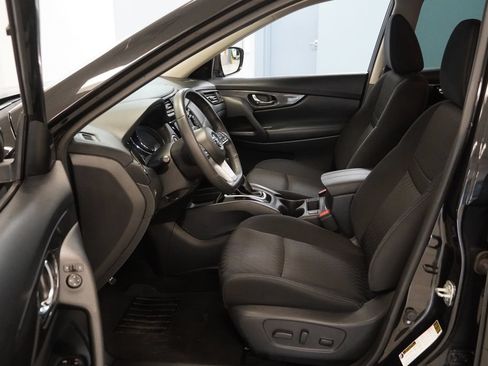 Used 2018 Nissan Rogue SV AWD/4WD image 4