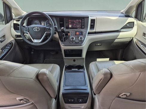 Used 2019 Toyota Sienna XLE w/ XLE Navigation Package FWD image 26