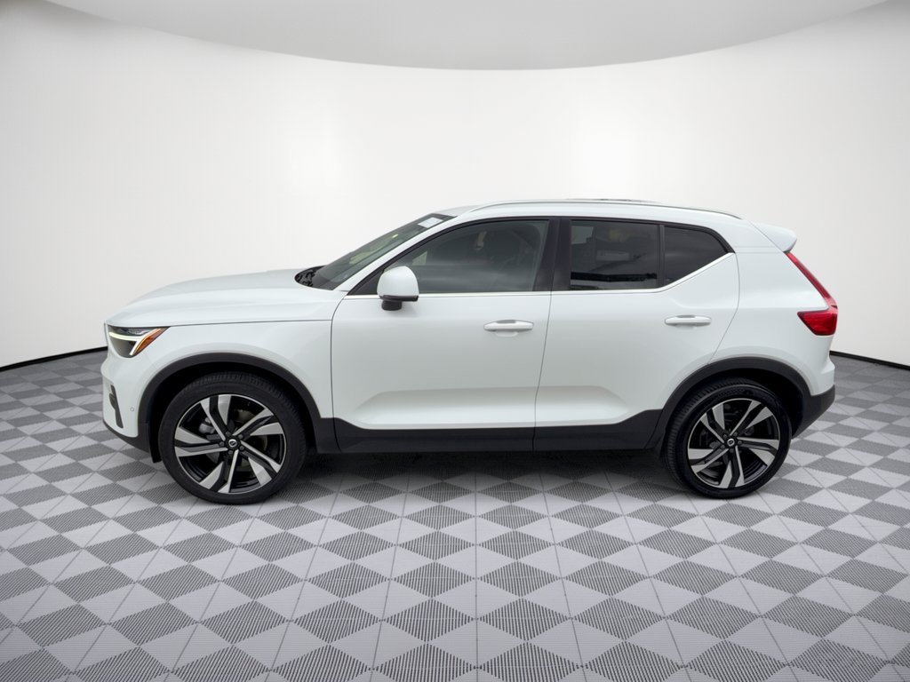 Used 2023 Volvo XC40 B5 Ultimate w/ Protection Package Premier AWD/4WD image 2