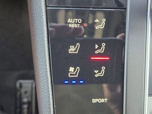Used 2024 Porsche Macan AWD/4WD image 26