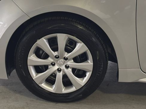 Used 2025 Toyota Corolla LE FWD image 29