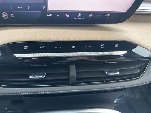 Used 2026 Buick Enclave Preferred AWD/4WD image 32