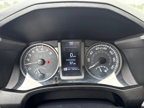 Used 2017 Toyota Tacoma TRD Off-Road AWD/4WD image 11