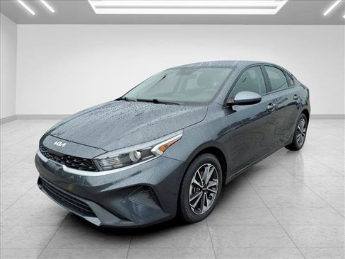 Used 2024 Kia Forte LXS FWD image 4