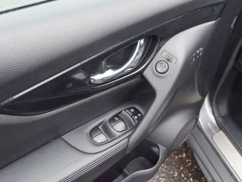 Used 2018 Nissan Rogue SL w/ Premium Package image 14