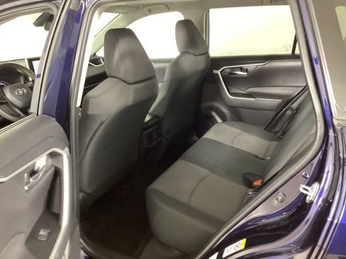 Used 2024 Toyota RAV4 XLE AWD/4WD image 32