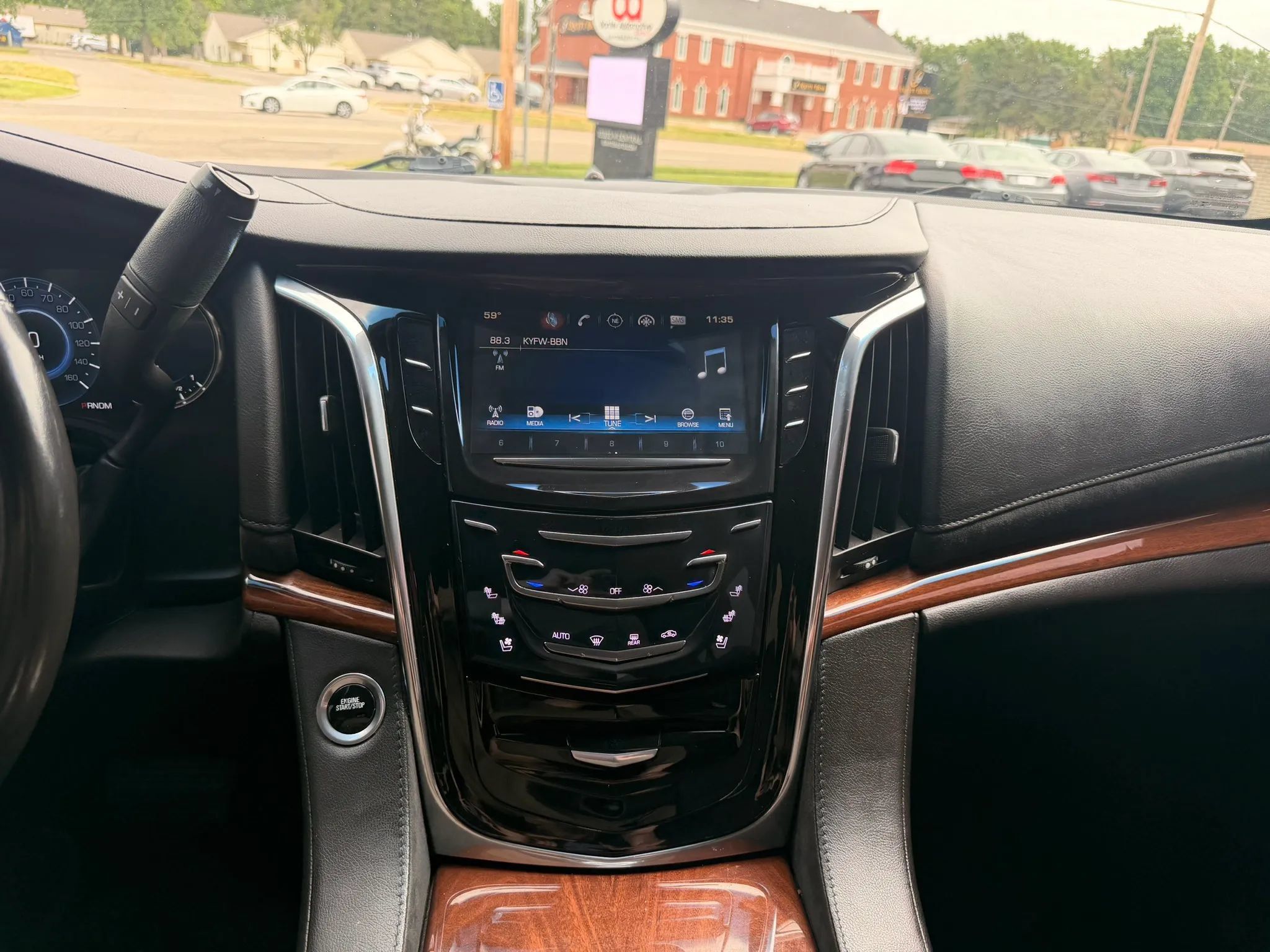 Used 2016 Cadillac Escalade Luxury AWD/4WD image 28
