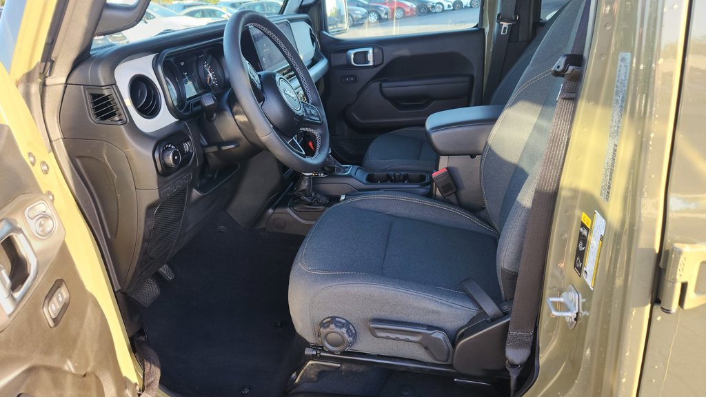 Used 2025 Jeep Wrangler Unlimited Sport AWD/4WD image 17