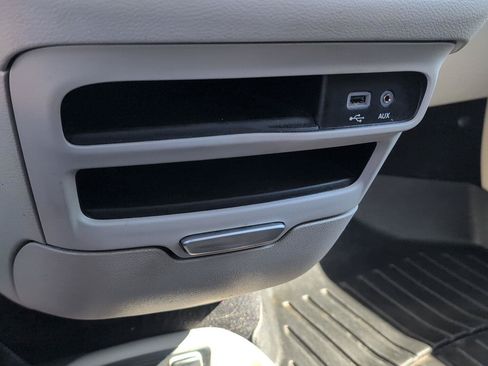 Used 2017 Chrysler Pacifica Touring-L FWD image 31