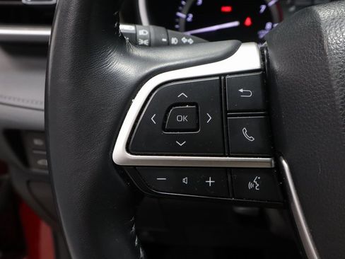 Used 2022 Toyota Highlander XLE image 26