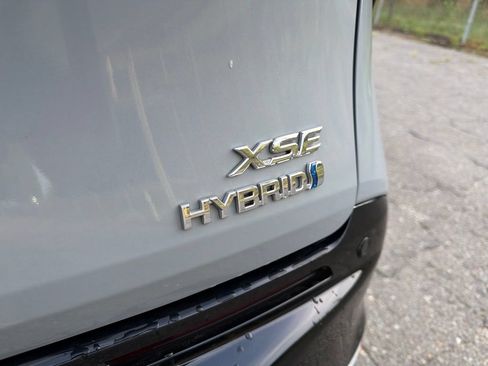 Used 2023 Toyota Sienna XSE AWD/4WD image 18
