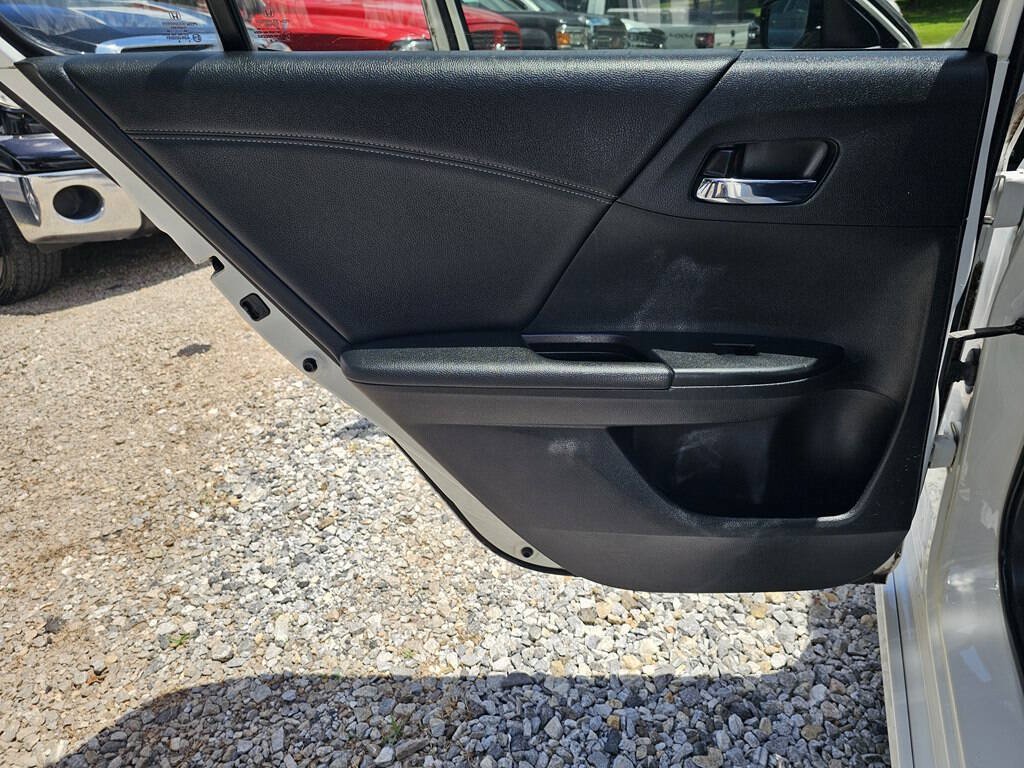 Used 2017 Honda Accord Sport image 14