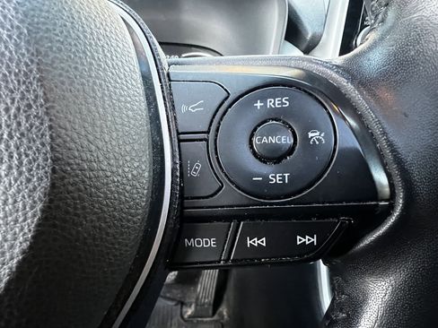 Used 2020 Toyota RAV4 Limited image 19