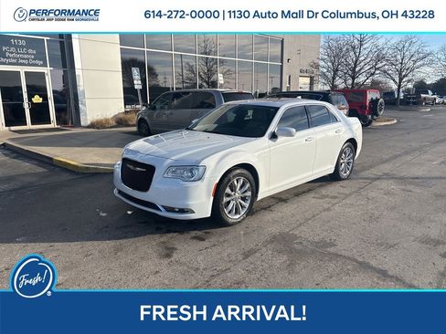 Used 2019 Chrysler 300 Touring L w/ Quick Order Package 22F image 8