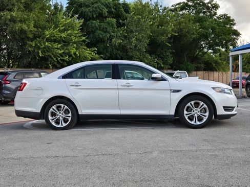 Used 2018 Ford Taurus SEL w/ Equipment Group 201A FWD image 2