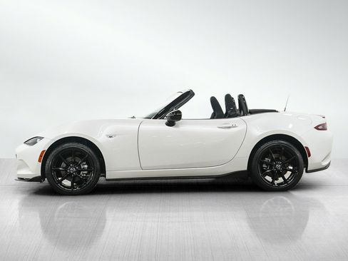 Used 2023 MAZDA MX-5 Miata Club w/ Appearance Package RWD image 4