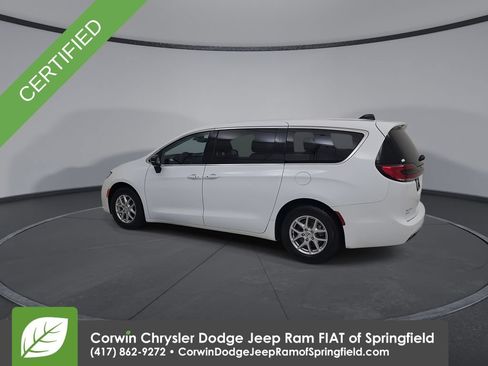 Certified 2024 Chrysler Pacifica Touring-L FWD image 10