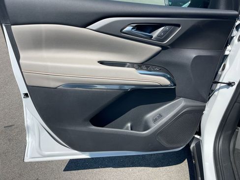 Used 2025 Chevrolet Traverse LT w/ LPO, Floor Liner Package image 27