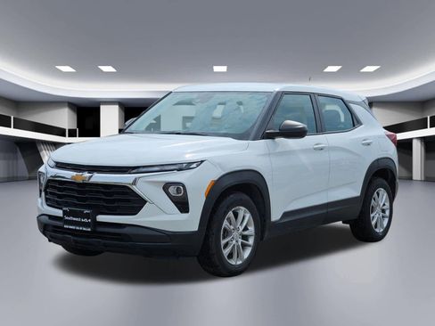 Used 2024 Chevrolet TrailBlazer LS w/ LS Confidence Package FWD image 9