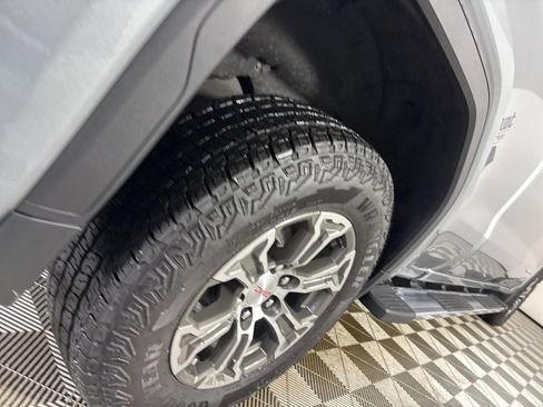 Used 2024 GMC Sierra 1500 SLE w/ Preferred Package image 32