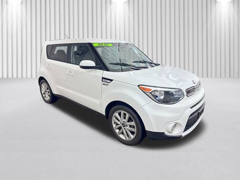 Used 2018 Kia Soul + image 2