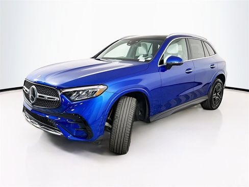 Used 2025 Mercedes-Benz GLC 300 4MATIC image 2