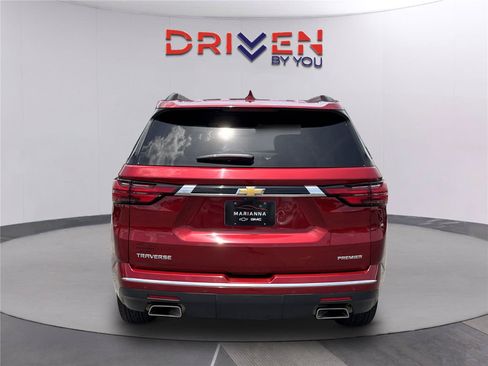 Used 2023 Chevrolet Traverse Premier FWD image 5
