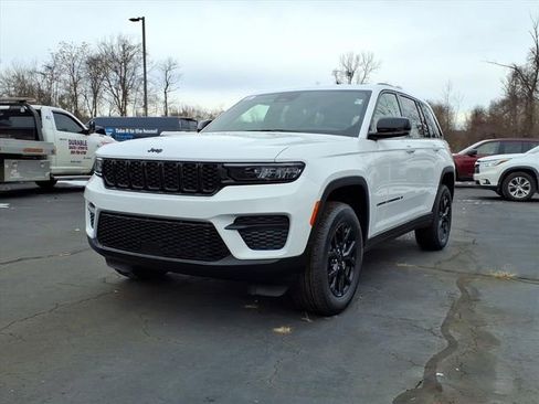 New 2025 Jeep Grand Cherokee Altitude image 7