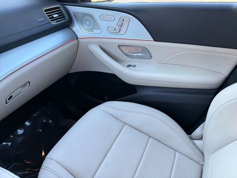 Used 2025 Mercedes-Benz GLS 450 4MATIC image 29