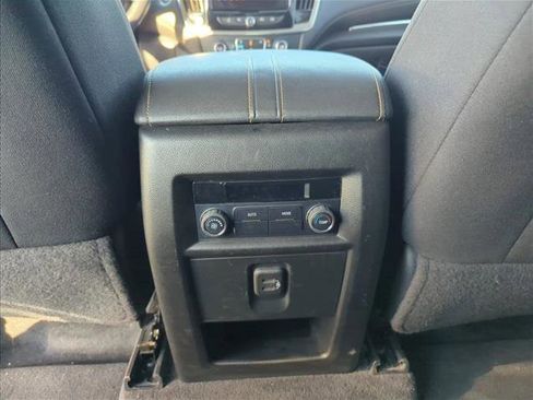 Used 2020 Chevrolet Traverse LT image 21