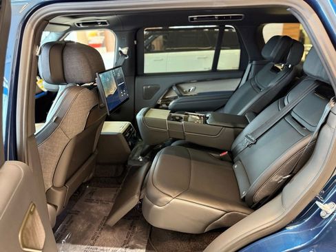 New 2026 Land Rover Range Rover SV image 29