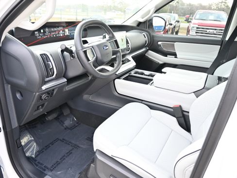 New 2026 Ford Expedition Platinum image 16