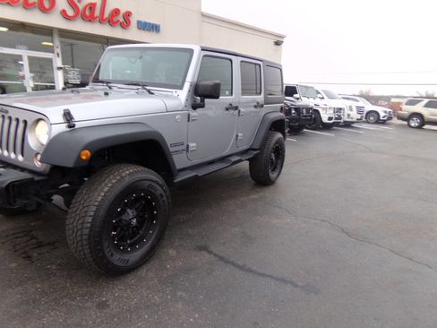 Used 2014 Jeep Wrangler Unlimited Sport w/ Quick Order Package 24S AWD/4WD image 35