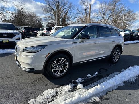 Certified 2022 Lincoln Corsair AWD w/ Equipment Group 101A image 9